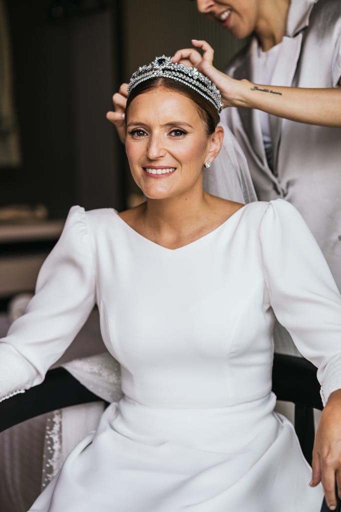 Detalle tiara personalizada orfebreria novia